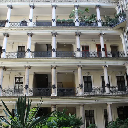 Omega Guesthouse Budapest-3